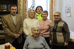 Нину Ивановну Каграманову поздравили с 90-летним юбилеем