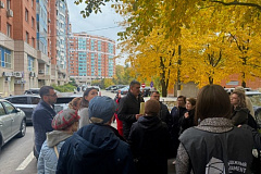 Во дворе дома на ул. Гарибальди установят антипарковочные столбики