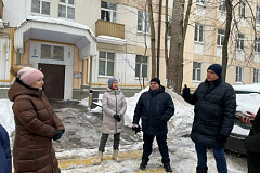 В Ломоносовском районе обследовали территории около домов на улице Строителей